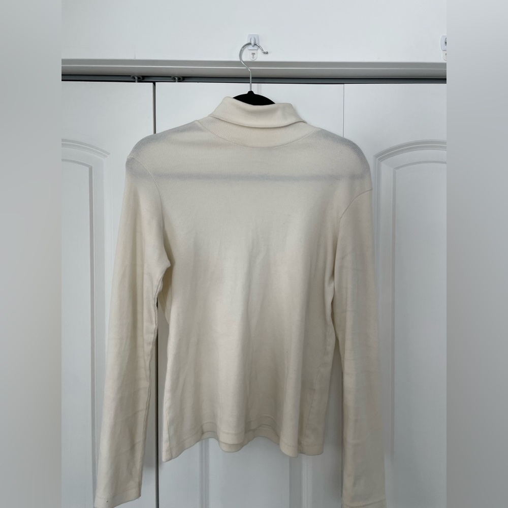 Cream/white ribbed turtle neck long sleeve. Size medium.